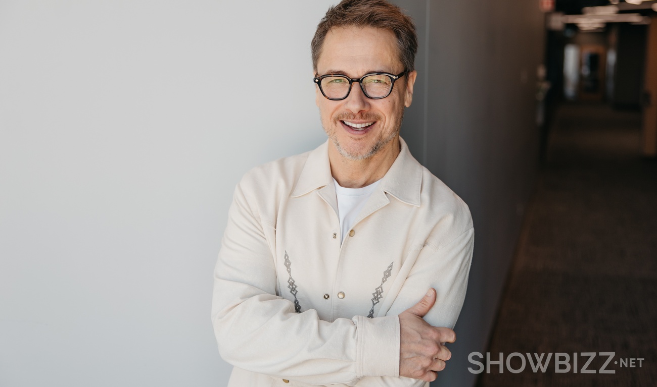 Image de l'article Stéphane Rousseau encense le travail de son amoureuse sur «STAT »