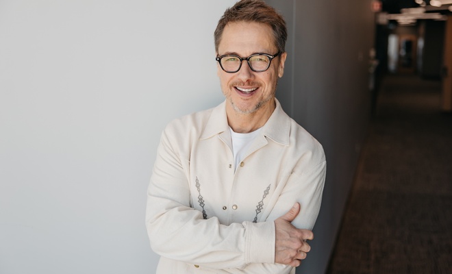 Image de l'article Stéphane Rousseau encense le travail de son amoureuse sur «STAT »