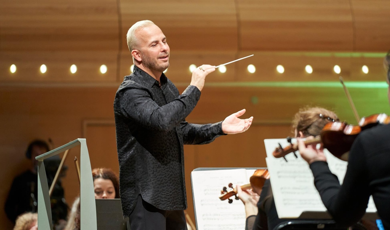 Image de l'article Le chef d'orchestre Yannick Nézet-Séguin pose avec son amoureux pour la Saint-Valentin