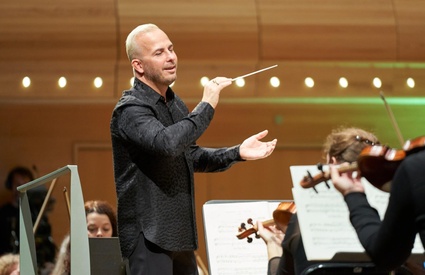 Image de l'article Le chef d'orchestre Yannick Nézet-Séguin pose avec son amoureux pour la Saint-Valentin