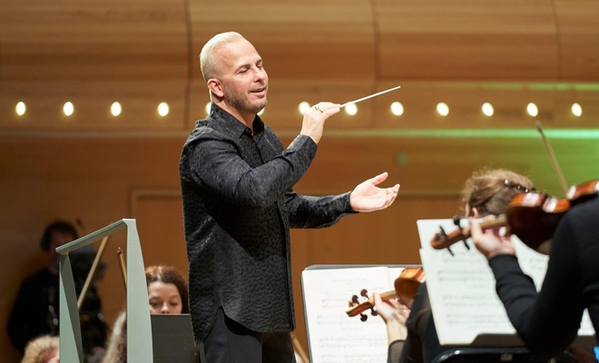 Image de l'article Le chef d'orchestre Yannick Nézet-Séguin pose avec son amoureux pour la Saint-Valentin