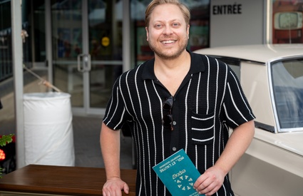 Image de l'article Guillaume Lambert reçoit un cadeau de prompt rétablissement de la part de «Sucré salé »