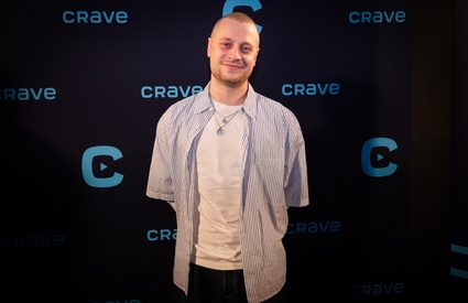 Image de l'article L'acteur Antoine Olivier Pilon pose avec sa soeur connue