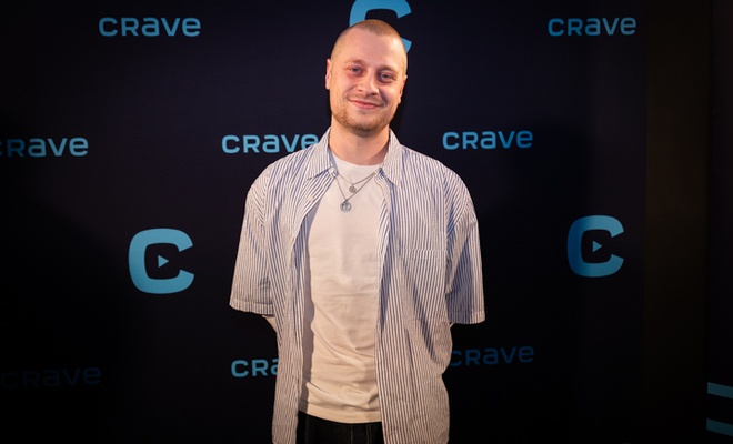 Image de l'article L'acteur Antoine Olivier Pilon pose avec sa soeur connue